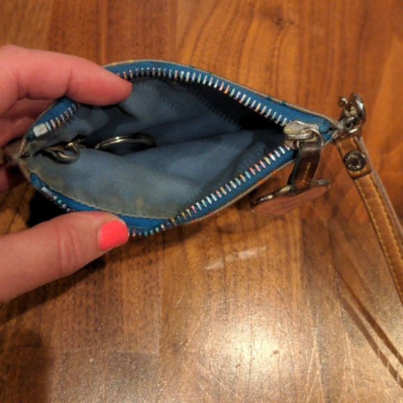 Dooney and Bourke wristlet - Picture 3 of 3